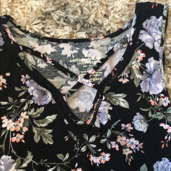 Flowered top - Picture 3 of 3